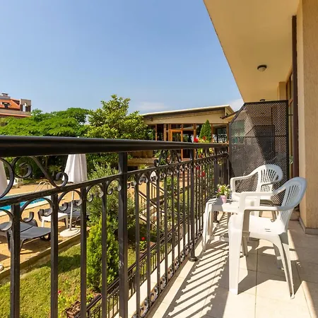 Julia Hotel